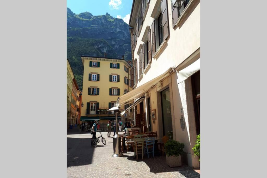 Schoenes Altstadt-Apartment "Dolce Vita" Inkl Parkplatz Riva del Garda Exterior foto