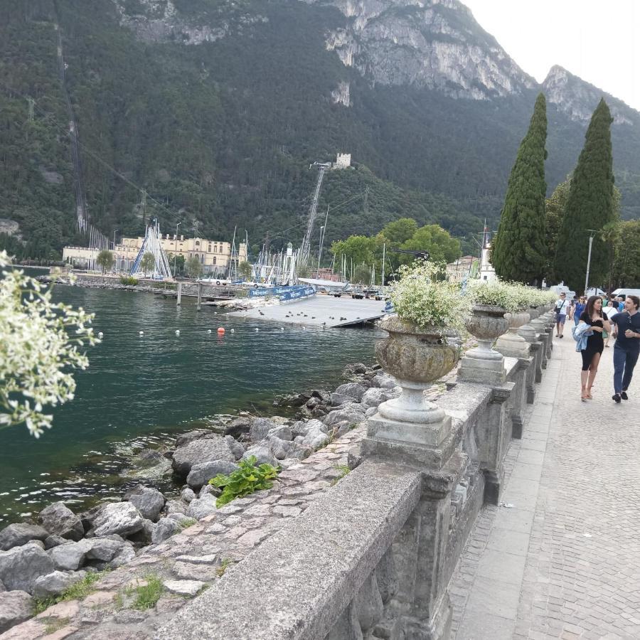 Schoenes Altstadt-Apartment "Dolce Vita" Inkl Parkplatz Riva del Garda Exterior foto